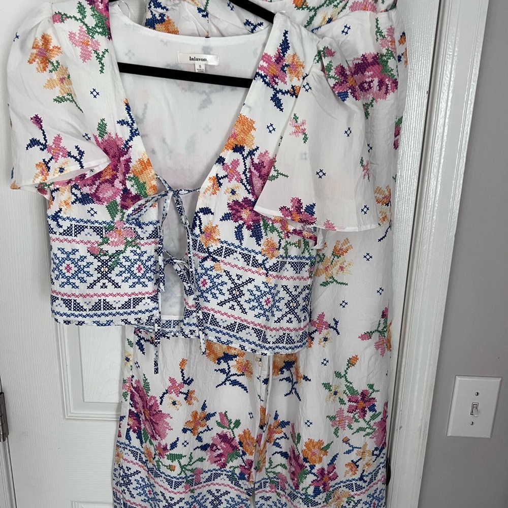 Lalavon Boutique Brand White Floral Embroidered SET, Size S